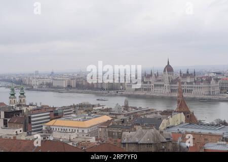 (190213) -- BUDAPEST, 13. Februar 2019 -- Foto aufgenommen am 13. Februar 2019 zeigt die Stadtlandschaft von Budapest, Ungarn. Ungarn zog im vergangenen Jahr eine Rekordzahl ausländischer Besucher an, 650.000 mehr als 2017, laut offiziellen Quellen hier am späten Dienstag. ) UNGARN-BUDAPEST-TOURISMUS AttilaxVolgyi PUBLICATIONxNOTxINxCHN Stockfoto