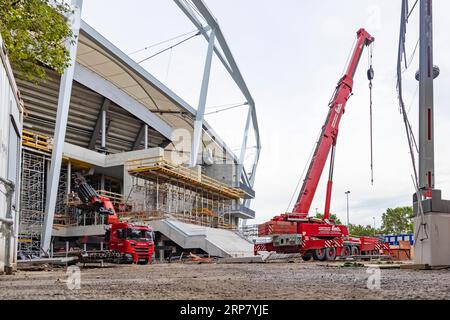 Baustelle MHPArena Stuttgart. Der Austragungsort des Bundesliga-Clubs VfB Stuttgart wird bei A für die UEFA-Europameisterschaft 2024 fit gemacht Stockfoto