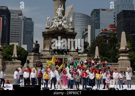 Mexiko-Stadt, Mexiko. September 2023. Die Führer Marko Cortes von der Nationalen Aktionspartei, Jesus Zambrano von der Partei der Demokratischen Revolution und Alejandro Moreno Cardenas von der Institutional Revolutionary Party, mit dem Präsidentschaftskandidaten Xochitl Galvez am Engel der Unabhängigkeit in Mexiko-Stadt. Am 3. September 2023 in Mexiko-Stadt, Mexiko (Bild: © Luis Barron/Okularepix über ZUMA Press Wire) NUR REDAKTIONELLE VERWENDUNG! Nicht für kommerzielle ZWECKE! Quelle: ZUMA Press, Inc./Alamy Live News Stockfoto