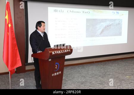 (190215) -- PEKING, 15. Februar 2019 (Xinhua) -- Li Chunlai, stellvertretender Direktor der Nationalen Astronomischen Observatorien Chinas und Oberbefehlshaber des Bodenapplikationssystems von Chang e-4, wird auf einer gemeinsamen Pressekonferenz am 15. Februar 2019 in Peking gesehen. Der Landeplatz der chinesischen Chang e-4-Mondsonde wurde Statio Tianhe genannt, nachdem das Raumschiff letzten Monat die erste weiche Landung auf der fernen Seite des Mondes gemacht hatte. Zusammen mit drei nahegelegenen Einschlagskratern und einem Hügel wurde der Name von der Internationalen Astronomischen Union (IAU), Liu Jizhong, Direktor der Chinesischen Organisation, genehmigt Stockfoto