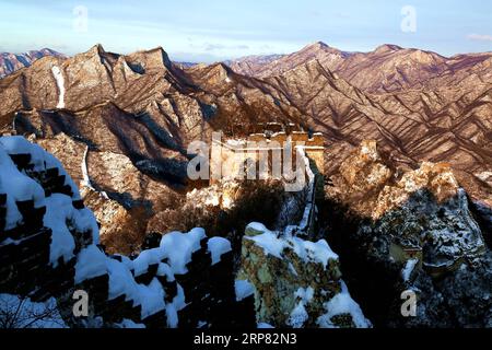 (190216) -- PEKING, 16. Februar 2019 (Xinhua) -- Foto vom 15. Februar 2019 zeigt eine Schneelandschaft an der Chinesischen Mauer Jiankou in Peking, der Hauptstadt Chinas. (Xinhua/BU Xiangdong) CHINA-SNOW (CN) PUBLICATIONxNOTxINxCHN Stockfoto