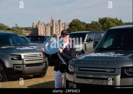 Stamford, Großbritannien. September 2023. Oliver Townend gewann 2023 die Defender Burghley Horse Trials auf dem Gelände von Burghley House in Stamford, Lincolnshire, England. Quelle: Jonathan Clarke/Alamy Live News Stockfoto