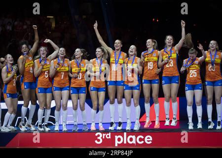 Brüssel, Belgien. September 2023. Spieler der Niederlande feiern nach dem Sieg eines Volleyballspiels zwischen Italien und den Niederlanden am Sonntag, den 03. September 2023 in Brüssel das Bronzemedaillenspiel der Frauen-Europameisterschaft 2023. Das EuroVolley-Turnier 2023 findet vom 15. August bis zum 3. September statt. BELGA PHOTO KRISTOF VAN ACCOM Credit: Belga News Agency/Alamy Live News Stockfoto