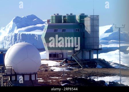 (190218) -- AN BORD VON XUELONG, 18. Februar 2019 (Xinhua) -- Foto aufgenommen am 14. Februar 2019 zeigt Eisberge in der Nähe der Zhongshan Station, einer chinesischen Forschungsbasis in der Antarktis. Der Bahnhof Zhongshan wurde im Februar 1989 eingerichtet. Im Umkreis von zehn Kilometern zur Station sind Eisschilde, Gletscher und Eisberge zu sehen. (Xinhua/Liu Shiping) ANTARKTIS-CHINA-ZHONGSHAN STATION PUBLICATIONxNOTxINxCHN Stockfoto