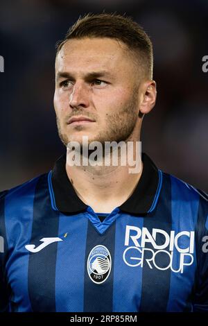 Teun Koopmeiners von Atalanta BC schaut vor dem Serie-A-Fußballspiel zwischen Atalanta BC und AC Monza. Stockfoto