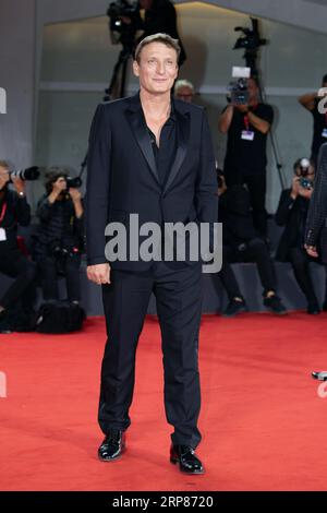 Venedig, Italien. September 2023. VENEDIG, ITALIEN. 2. September 2023: Oliver Masucci bei der Premiere von „The Palace“ auf dem 80. Internationalen Filmfestival in Venedig. Bild: Kristina Afanasyeva/Featureflash Credit: Paul Smith/Alamy Live News Stockfoto