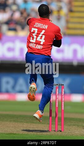 Birmingham 3. September : Cris Jordon of England in Bowling-Action während der dritten Vitality T20 International England Men gegen New Zealand Men in Edgbaston am 2023. September Birmingham England . Stockfoto