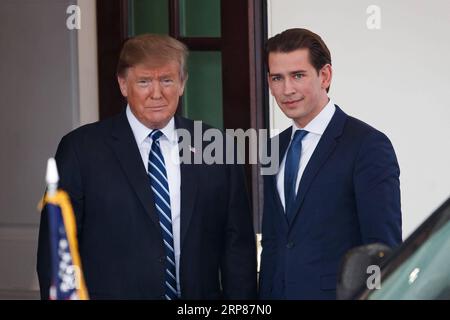 (190220) -- WASHINGTON, 20. Februar 2019 -- US-Präsident Donald Trump (L) begrüßt Bundeskanzler Sebastian kurz am 20. Februar 2019 im Weißen Haus in Washington D.C. in den Vereinigten Staaten. ) US-WASHINGTON D.C.-TRUMP-AUSTRIA-KURZ-MEETING TINGXSHEN PUBLICATIONXNOTXINXCHN Stockfoto