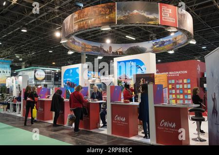 (190221) -- BUDAPEST, 21. Februar 2019 -- Foto aufgenommen am 21. Februar 2019 zeigt einen chinesischen Stand während der Travel Expo im Budapest Fair Center in Budapest, Ungarn. Die Travel Expo wurde hier am Donnerstag mit dem Slogan eröffnet, es ist ein aktives Wochenende und wird bis zum 24. Februar dauern. ) UNGARN-BUDAPEST-TRAVEL EXPO AttilaxVolgyi PUBLICATIONxNOTxINxCHN Stockfoto