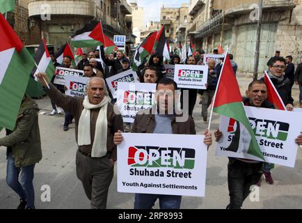 (190222) -- HEBRON, 22. Februar 2019 -- Palästinenser nehmen an einem Protest Teil, der zur Öffnung der Shuhada-Straße für Palästinenser in der Westjordanland-Stadt Hebron aufruft, 22. Februar 2019. ) MIDEAST-HEBRON-CLASHES MamounxWazwaz PUBLICATIONxNOTxINxCHN Stockfoto