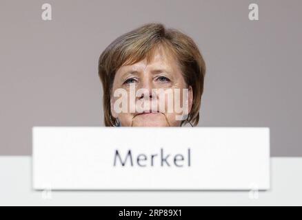 (190223) -- PEKING, 23. Februar 2019 (Xinhua) -- Bundeskanzlerin Angela Merkel reagiert vor der Wahl des neuen Vorsitzenden der Christlich Demokratischen Union (CDU) auf der Parteikonferenz in Hamburg, 7. Dezember 2018. (Xinhua/Shan Yuqi) Xinhua-Schlagzeilen: Drohung mit US-Zöllen untergräbt transatlantisches Vertrauen PUBLICATIONxNOTxINxCHN Stockfoto