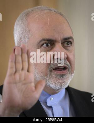 (190226) -- TEHERAN, 26. Februar 2019 -- das am 13. Februar 2019 aufgenommene Foto zeigt, wie der iranische Außenminister Mohammad Javad Zarif an einer Pressekonferenz in Teheran, Iran, teilnimmt. Der iranische Außenminister Mohammad Javad Zarif schien seinen Rücktritt am Montag unerwartet in den sozialen Medien angekündigt zu haben. Vielen Dank für die großartigen und mutigen Iraner und meine Kollegen, aber ich entschuldige mich für mein Versagen, Ihnen zu dienen und einige Fehler in meiner Arbeit, sagte Zarif auf seinem Instagram-Konto. ) IRAN-TEHRAN-FM-RESIGNATION-DATEI AhmadxHalabisaz PUBLICATIONxNOTxINxCHN Stockfoto