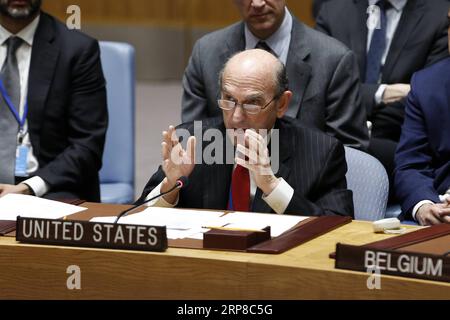 (190226) -- VEREINTEN NATIONEN, 26. Februar 2019 -- der Sonderbeauftragte der Vereinigten Staaten für Venezuela Elliott Abrams (Front) spricht am 26. Februar 2019 im UN-Hauptquartier in New York vor einer Sitzung des Sicherheitsrats der Vereinten Nationen zur Lage in Venezuela. Der Sicherheitsrat hielt am Dienstag auf Ersuchen der Vereinigten Staaten die offene Sitzung zu den jüngsten Ereignissen in Venezuela ab. ) VN-SICHERHEITSRAT-VENEZUELA-SITZUNG LixMuzi PUBLICATIONxNOTxINxCHN Stockfoto