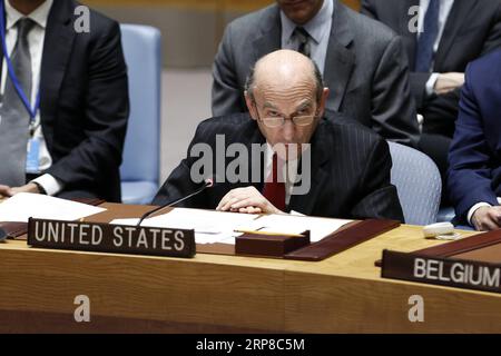 (190226) -- VEREINTEN NATIONEN, 26. Februar 2019 -- der Sonderbeauftragte der Vereinigten Staaten für Venezuela Elliott Abrams (Front) spricht am 26. Februar 2019 im UN-Hauptquartier in New York vor einer Sitzung des Sicherheitsrats der Vereinten Nationen zur Lage in Venezuela. Der Sicherheitsrat hielt am Dienstag auf Ersuchen der Vereinigten Staaten die offene Sitzung zu den jüngsten Ereignissen in Venezuela ab. ) VN-SICHERHEITSRAT-VENEZUELA-SITZUNG LixMuzi PUBLICATIONxNOTxINxCHN Stockfoto