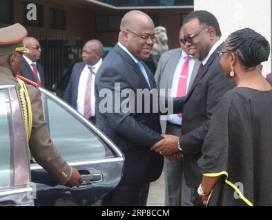 (190227) -- WINDHOEK, 27. Februar 2019 -- der namibische Präsident Hage Geingob (2. R) begrüßt den Präsidenten der Demokratischen Republik Kongo (DRK) Felix Tshisekedi Tshilombo am 26. Februar 2019 in Windhoek, Namibia. Douglas Pine) NAMIBIA-WINDHOEK-DRC-PRÄSIDENT-BESUCH Rodneyxpienaar PUBLICATIONxNOTxINxCHN Stockfoto