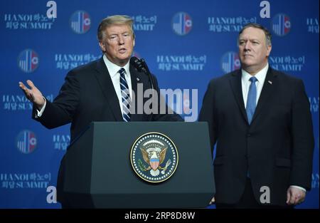 (190228) -- PEKING, 28. Februar 2019 (Xinhua) -- US-Präsident Donald Trump (L) spricht auf einer Pressekonferenz in Hanoi, Vietnam, am 28. Februar 2019. (Xinhua/Wang Shen) Xinhua-Schlagzeilen: Die DVRK, die US-Staats- und Regierungschefs beenden den Gipfel von Hanoi ohne Deal, weitere Anstrengungen sind in der Zukunft erforderlich. PUBLICATIONxNOTxINxCHN Stockfoto