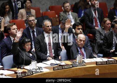 (190228) -- VEREINTEN NATIONEN, 28. Februar 2019 -- der Sonderbeauftragte der Vereinigten Staaten für Venezuela Elliott Abrams (R, Front) und der britische Botschafter bei den Vereinten Nationen Karen Pierce (L, Front) stimmen gegen eine von Russland verfasste Resolution zu Venezuela im UN-Hauptquartier in New York, 28. Februar 2019. Der UN-Sicherheitsrat hat am Donnerstag zwei konkurrierende Resolutionsentwürfe zu Venezuela, die von den Vereinigten Staaten bzw. Russland unterstützt wurden, nicht angenommen. ) VN-SICHERHEITSRAT-VENEZUELA-RESOLUTIONEN-SCHEITERN LIXMUZI PUBLICATIONXNOTXINXCHN Stockfoto