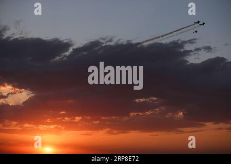 (190301) -- MELBOURNE, 1. März 2019 -- Flugzeuge treten während der Australian International Airshow und der Aerospace & Defence Exposition am Avalon Airport, Melbourne, 1. März 2019 auf. ) AUSTRALIA-MELBOURNE-AIR SHOW BaixXuefei PUBLICATIONxNOTxINxCHN Stockfoto