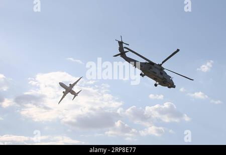 (190301) -- MELBOURNE, 1. März 2019 -- Flugzeuge treten während der Australian International Airshow und der Aerospace & Defence Exposition am Avalon Airport, Melbourne, 1. März 2019 auf. ) AUSTRALIA-MELBOURNE-AIR SHOW BaixXuefei PUBLICATIONxNOTxINxCHN Stockfoto