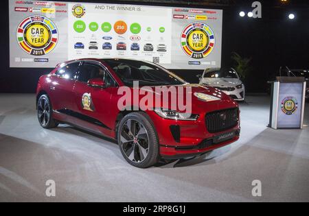 (190304) -- GENF, 4. März 2019 (Xinhua) -- Ein Jaguar I-PACE wird am 4. März 2019 auf der Palexpo in Genf in der Schweiz gesehen. Der erste Elektro-SUV I-PACE von Jaguar gewann am Montag in einem Rundum-Rennen gegen die Alpine A110 am Vorabend des 89. Internationalen Automobilsalon von Genf (GIMS) den „Car of the Year Award“. (Xinhua/Xu Jinquan) SCHWEIZ-GENF-JAGUAR I-PACE-CAR DES JAHRES PUBLICATIONxNOTxINxCHN Stockfoto