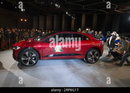 (190304) -- GENF, 4. März 2019 (Xinhua) -- Ein Jaguar I-PACE wird am 4. März 2019 auf der Palexpo in Genf in der Schweiz gesehen. Der erste Elektro-SUV I-PACE von Jaguar gewann am Montag in einem Rundum-Rennen gegen die Alpine A110 am Vorabend des 89. Internationalen Automobilsalon von Genf (GIMS) den „Car of the Year Award“. (Xinhua/Xu Jinquan) SCHWEIZ-GENF-JAGUAR I-PACE-CAR DES JAHRES PUBLICATIONxNOTxINxCHN Stockfoto