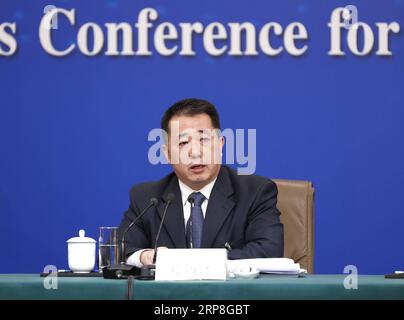 (190305) -- PEKING, 5. März 2019 -- Liu Bingjiang, Mitglied des 13. Nationalen Komitees der Politischen Konsultativkonferenz des chinesischen Volkes (CPPCC), nimmt an einer Pressekonferenz über den Sieg der drei großen Schlachten der Vorsorge und der Entschärfung großer Risiken sowie der gezielten Armutsbekämpfung Teil. und die Vermeidung und Kontrolle von Umweltverschmutzung, für die zweite Sitzung des 13. CPPCC National Committee in Peking, Hauptstadt von China, 5. März 2019. ) (ZWEI SITZUNGEN)CHINA-PEKING-CPPCC-PRESSEKONFERENZ (CN) SHENXBOHAN PUBLICATIONXNOTXINXCHN Stockfoto