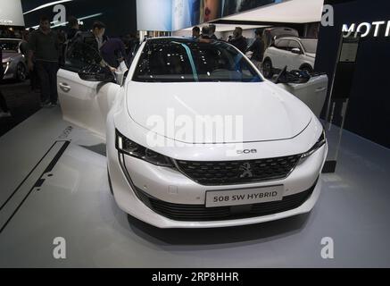 (190306) -- GENF, 6. März 2019 (Xinhua) -- Foto aufgenommen am 6. März 2019 zeigt den neuen Peugeot 508 SW Hybrid auf der 89. Internationalen Automobilausstellung in Genf, Schweiz. Elektroautos und Hybridfahrzeuge sind Höhepunkte auf dem diesjährigen Internationalen Automobilsalon in Genf, der vom 7. Bis 17. März für die Öffentlichkeit geöffnet ist. (Xinhua/Xu Jinquan) SCHWEIZ-GENF-INTERNATIONALE MOTORSHOW-ELEKTROAUTOS PUBLICATIONxNOTxINxCHN Stockfoto