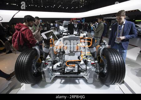 (190306) -- GENF, 6. März 2019 (Xinhua) -- Foto aufgenommen am 6. März 2019 zeigt das Audi e-tron Getriebe auf dem 89. Internationalen Automobilsalon Genf in Genf, Schweiz. Elektroautos und Hybridfahrzeuge sind Höhepunkte auf dem diesjährigen Internationalen Automobilsalon in Genf, der vom 7. Bis 17. März für die Öffentlichkeit geöffnet ist. (Xinhua/Xu Jinquan) SCHWEIZ-GENF-INTERNATIONALE MOTORSHOW-ELEKTROAUTOS PUBLICATIONxNOTxINxCHN Stockfoto