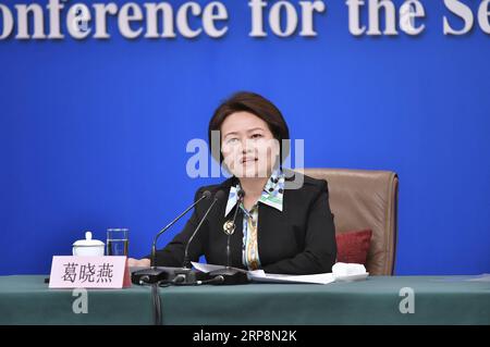 (190312) -- PEKING, 12. März 2019 -- GE Xiaoyan, Präsident des höheren Volksgerichts der Provinz Jiangxi, nimmt an einer Pressekonferenz Teil, auf der das Versprechen gegeben wird, den Engpass bei der Vollstreckung von Urteilen zu brechen, und zwar für die zweite Sitzung des 13. Nationalen Volkskongresses (NPC) in Peking, der Hauptstadt Chinas, am 12. März 2019. ) (ZWEI SITZUNGEN)CHINA-PEKING-NPC-PRESSEKONFERENZ (CN) LIXRAN PUBLICATIONXNOTXINXCHN Stockfoto