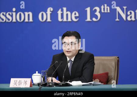 (190312) -- PEKING, 12. März 2019 -- Wu Xielin, Präsident des Oberen Volksgerichts der Provinz Fujian, nimmt an einer Pressekonferenz Teil, auf der das Versprechen gegeben wird, den Engpass bei der Vollstreckung von Urteilen zu brechen, und zwar für die zweite Sitzung des 13. Nationalen Volkskongresses (NPC) in Peking, der Hauptstadt Chinas, am 12. März 2019. ) (ZWEI SITZUNGEN)CHINA-PEKING-NPC-PRESSEKONFERENZ (CN) SHENXBOHAN PUBLICATIONXNOTXINXCHN Stockfoto