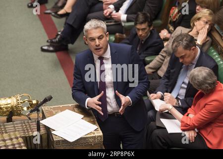 (190312) -- LONDON, 12. März 2019 -- der britische Brexit-Sekretär Stephen Barclay (C) wird während der Brexit-Abstimmung im britischen Unterhaus am 12. März 2019 gesehen. Der Brexit-Deal der britischen Premierministerin Theresa May wurde am Dienstag bei der zweiten sinnvollen Abstimmung im parlament seit Januar erneut abgelehnt, wodurch die Unsicherheit darüber, wie das Land die Europäische Union verlassen wird, zunahm. BRITISCHES PARLAMENT/) HOECHSTKREDIT: BRITISCHES PARLAMENT/GROSSBRITANNIEN-LONDON-BREXIT-DEAL-ABLEHNUNG MARKXDUFFY PUBLICATIONXNOTXINXCHN Stockfoto