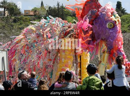 (190316) -- PEKING, 16. März 2019 -- Israelis nehmen an einer Parade Teil, die den jüdischen Feiertag von Purim bei Modi am 15. März 2019 feiert. Purim ist einer der freudigsten und lustigsten Feiertage im jüdischen Kalender. Es erinnert an eine Zeit, in der das jüdische Volk in Persien vor der Vernichtung gerettet wurde. ) XINHUA-FOTOS DES TAGES GilxCohenxMagen PUBLICATIONxNOTxINxCHN Stockfoto