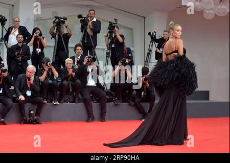 Venedig, Italien. September 2023. Rose Bertram besucht einen roten Teppich für den Film „The Killer“ beim 80. Internationalen Filmfestival von Venedig am Sonntag, den 3. September 2023 in Venedig. Foto von Rocco Spaziani/UPI Credit: UPI/Alamy Live News Stockfoto