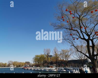 (190320) -- PEKING, 20. März 2019 (Xinhua) -- Foto aufgenommen mit einem Handy zeigt die Frühlingslandschaft im Shichahai-Gebiet in Peking, Hauptstadt von China, 12. März 2019. (Xinhua/Ju Huanzong) (Beijingcandid)CHINA-BEIJING-SPRING (CN) PUBLICATIONxNOTxINxCHN Stockfoto