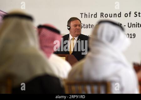 (190320) -- KUWAIT CITY, 20. März 2019 -- US-Außenminister Mike Pompeo nimmt an einer Pressekonferenz in Kuwait City, Hauptstadt von Kuwait, am 20. März 2019 Teil. Die Außenminister Kuwaits und der Vereinigten Staaten versprachen am Mittwoch, die bilateralen Beziehungen zu intensivieren. Asad) KUWAIT-KUWAIT STADT-US-AUSSENMINISTER-PRESSEKONFERENZ NiexYunpeng PUBLICATIONxNOTxINxCHN Stockfoto