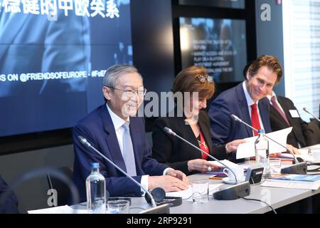 (190321) -- BRÜSSEL, 21. März 2019 (Xinhua) -- Zhang Ming (1. L), Leiter der chinesischen Mission bei der EU, spricht während eines Seminars, das vom Brüsseler Think Tank Friends of Europe am 20. März 2019 in Brüssel, Belgien, abgehalten wurde. China und die Europäische Union (EU) wissen beide, wie man Differenzen kontrollieren und Probleme dazwischen lösen kann, und so ihre Beziehungen gesund entwickeln kann, sagte Zhang Ming am Mittwoch, am Vorabend des EU-Gipfels, auf dem über Themen wie Kontakte mit China gesprochen wird. (Xinhua/Zhang Cheng) BELGIEN-BRÜSSEL-CHINA-EU-RELATIONSHIP-SEMINAR PUBLICATIONxNOTxINxCHN Stockfoto