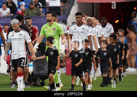 Frisco, USA. September 2023. Frisco, Texas, USA: Spieler des FC Dallas treten kurz vor Beginn des MLS-Spiels zwischen dem FC Dallas und Atlanta United im Toyota Stadium am Samstag, den 2. September 2023 ein. (Foto: Javier Vicencio/Eyepix Group/SIPA USA) Credit: SIPA USA/Alamy Live News Stockfoto