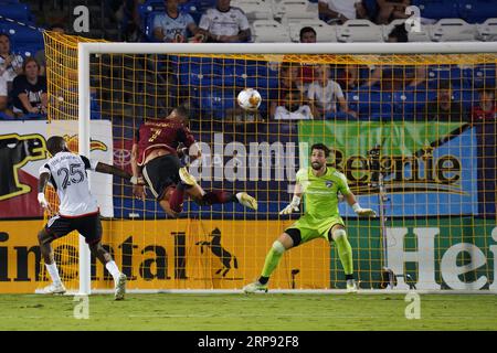 Frisco, USA. September 2023. Frisco, Texas, Vereinigte Staaten: Giorgos Giakoumakis geht für den Titel während des MLS-Spiels zwischen dem FC Dallas und Atlanta United, das am Samstag, den 2. September 2023 im Toyota Stadium gespielt wurde. (Foto: Javier Vicencio/Eyepix Group/SIPA USA) Credit: SIPA USA/Alamy Live News Stockfoto