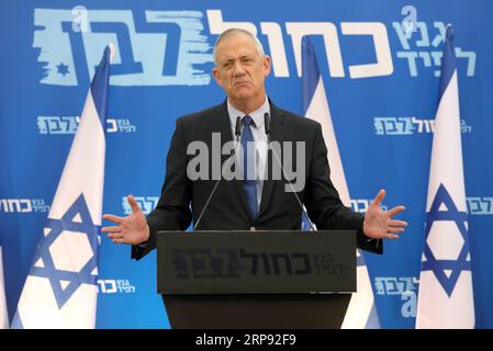 (190321) -- TEL AVIV, 21. März 2019 -- Benny Gantz, einer der Führer der israelischen Zentristenpartei von Blau und weiß, spricht am 20. März 2019 mit Mitgliedern seiner Partei in Tel Aviv, Israel. Die Wahlen in Israel finden am 9. April statt. JINI/Gideon Markowicz) ISRAEL-HAIFA-WAHLKAMPF-BENNY GANTZ guoyu PUBLICATIONxNOTxINxCHN Stockfoto