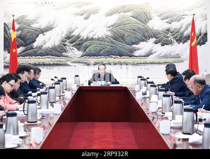 (190321) -- PEKING, 21. März 2019 -- Huang Kunming, Mitglied des Politischen Büros des Zentralkomitees der Kommunistischen Partei Chinas (KPCh) und Leiter der Öffentlichkeitsabteilung des Zentralkomitees der KPCh, äußert sich auf einem Treffen nationaler hochrangiger Think Tanks in Peking, der Hauptstadt Chinas, am 21. März 2019. ) CHINA-PEKING-HUANG KUNMING-THINK TANKS-MEETING(CN) SHENXHONG PUBLICATIONXNOTXINXCHN Stockfoto