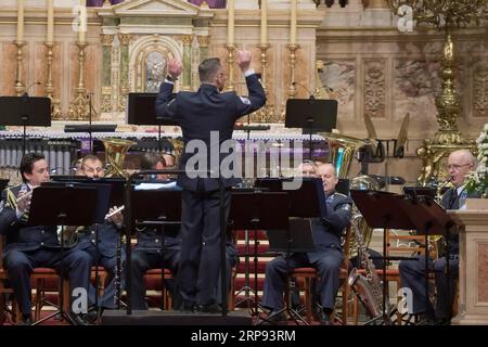 (190322) -- BUDAPEST, 22. März 2019 -- Polizeiband spielt Bachstücke in der St.-Stephans-Basilika während des Bach for Everyone-Festivals, anlässlich des Geburtstages des deutschen Komponisten Johann Sebastian Bach, in Budapest, Ungarn, am 21. März 2019. ) UNGARN-BUDAPEST-BACH-KONZERT AttilaxVolgyi PUBLICATIONxNOTxINxCHN Stockfoto