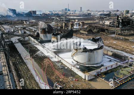 (190322) -- XIANGSHUI, 22. März 2019 (Xinhua) -- Luftaufnahme, aufgenommen am 22. März 2019, zeigt den Ort einer Explosion in einem Chemieindustriepark im Xiangshui County von Yancheng in der ostchinesischen Provinz Jiangsu. Tausende von Feuerwehrleuten und medizinischen Arbeitern und Hunderte von Krankenwagen und Feuerwehrwagen haben sich einer umfassenden Rettungsaktion angeschlossen, nachdem eine Explosion am Donnerstag ein Chemiewerk in einem Industriepark im Xiangshui County erschütterte. Die Explosion hat mindestens 47 Menschen getötet und Hunderte von anderen verletzt, 90 davon schwer. (XINHUA/LI BO) (SPOT NEWS)CHINA-JIANGSU-XIANGSHUI-EXPLOSION-SITE (CN) PUBLICATIO Stockfoto