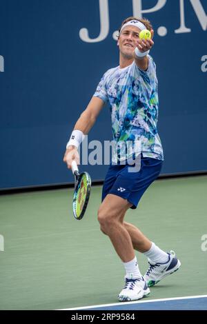 Casper Ruud (NOR) nahm an der 1. Runde der Männer bei den US Open Tennis 2023 Teil Stockfoto