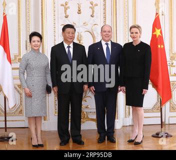 Entertainment Themen der Woche KW12 Entertainment Bilder des Tages (190324) -- MONACO, 24. März 2019 -- der chinesische Präsident Xi Jinping (2. L) und seine Frau Peng Liyuan (1. L) posieren für ein Gruppenfoto mit Prinz Albert II. (2. R), Staatsoberhaupt des Fürstentums Monaco, und seiner Frau Prinzessin Charlene in Monaco, 24. März 2019. XI hielt hier am Sonntag Gespräche mit Prinz Albert II. ). MONACO-XI JINPING-PRINCE ALBERT II-TALKS JUXPENG PUBLICATIONXNOTXINXCHN Stockfoto