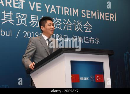 (190328) -- ISTANBUL, 28. März 2019 (Xinhua) -- Cui Wei, der chinesische Generalkonsul in Istanbul, spricht am 28. März 2019 das Handels- und Investitionsseminar Türkei-China in Istanbul an. Türkische und chinesische Geschäftsleute, die am Donnerstag an einem Seminar in Istanbul teilnahmen, erkundigten sich nach Möglichkeiten zur Steigerung des bilateralen Handels und der bilateralen Investitionen. Eine chinesische Wirtschaftsdelegation, die sich aus 28 chinesischen Unternehmen und mehr als 40 Unternehmern zusammensetzte, nahm an dem Seminar Teil. (Xinhua/Xu Suhui) HANDELS- UND INVESTITIONSSEMINAR TÜRKEI-ISTANBUL-TÜRKEI-CHINA PUBLICATIONxNOTxINxCHN Stockfoto