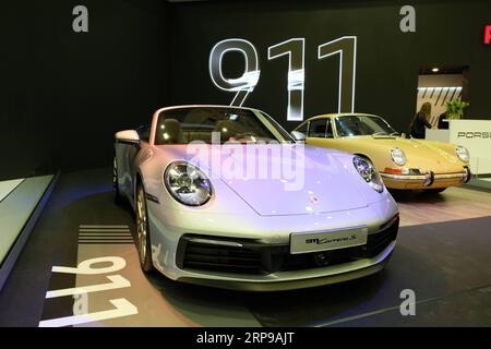 (190331) -- POZNAN, 31. März 2019 (Xinhua) -- Ein Porsche 911 Carrera S ist auf der Poznan Motor Show 2019 in Poznan, Polen, am 30. März 2019 zu sehen. Die Poznan Motor Show 2019 mit Beteiligung von 170 Automobilherstellern findet von März 28 bis März 31 in Poznan statt. (Xinhua/Zhou Nan) POLEN-POZNAN-MOTOR-SHOW PUBLICATIONxNOTxINxCHN Stockfoto