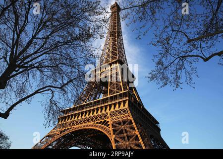 (190331) -- PARIS, 31. März 2019 (Xinhua) -- Foto aufgenommen am 30. März 2019 zeigt den Eiffelturm in Paris, Frankreich. Eine Reihe von Veranstaltungen, darunter Aufführungen, Fotoshows und Abenteuerspiele, werden ab März 30 stattfinden, um das 130-jährige Bestehen des Eiffelturms zu feiern. (Xinhua/Gao Jing) FRANKREICH-PARIS-EIFFELTURM-130 Jahre PUBLICATIONxNOTxINxCHN Stockfoto