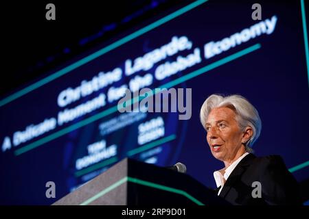 (190403) -- WASHINGTON D.C., 3. April 2019 (Xinhua) -- Geschäftsführende Direktorin des Internationalen Währungsfonds (IWF) Christine Lagarde spricht während des 13. Jährlichen Kapitalmarktgipfels in der US-Handelskammer in Washington D.C., USA, 2. April 2019. Lagarde sagte hier am Dienstag, dass ihre Institution eine synchronisierte Abschwächung des globalen Wirtschaftswachstums in den kommenden Jahren erwartet. Sie sagte auch, dass die Einführung von Einfuhrzöllen Handelsdefizite nicht beseitigen und potenziell selbst verschuldete Wunden verursachen werde. (Xinhua/Ting Shen) USA-WASHINGTON D.C.-IWF-DIREKTVERWALTUNG Stockfoto