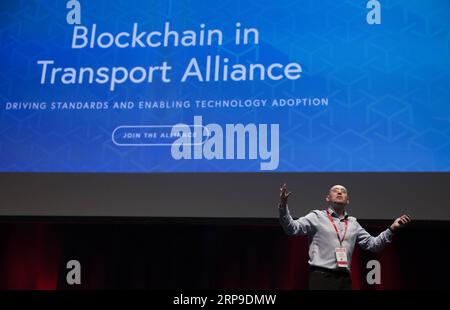 (190403) -- BRISBANE, 3. April 2019 -- Dr. Roey Tzezana hält eine Rede während Qode, einer zweitägigen Tech-Konferenz, in Brisbane im Bundesstaat Queensland, Australien, 2. April 2019. Die australische Stadt Brisbane war am Dienstag Gastgeber einiger der größten Namen der Region im Bereich der neuen Technologie, indem sie eine zweitägige Veranstaltung einleitete, um Innovation und digitale Entwicklung im gesamten Bundesstaat Queensland zu fördern. ) AUSTRALIEN-BRISBANE-INTERNATIONALE TECH-VERANSTALTUNG BaixXuefei PUBLICATIONxNOTxINxCHN Stockfoto