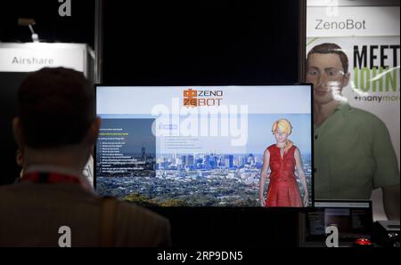 (190403) -- BRISBANE, 3. April 2019 -- Ein Besucher sieht Ein KI-bezogenes Produkt an einem Stand in Qode, einer zweitägigen Tech-Konferenz, in Brisbane im Bundesstaat Queensland, Australien, 2. April 2019. Die australische Stadt Brisbane war am Dienstag Gastgeber einiger der größten Namen der Region im Bereich der neuen Technologie, indem sie eine zweitägige Veranstaltung einleitete, um Innovation und digitale Entwicklung im gesamten Bundesstaat Queensland zu fördern. ) AUSTRALIEN-BRISBANE-INTERNATIONALE TECH-VERANSTALTUNG BaixXuefei PUBLICATIONxNOTxINxCHN Stockfoto